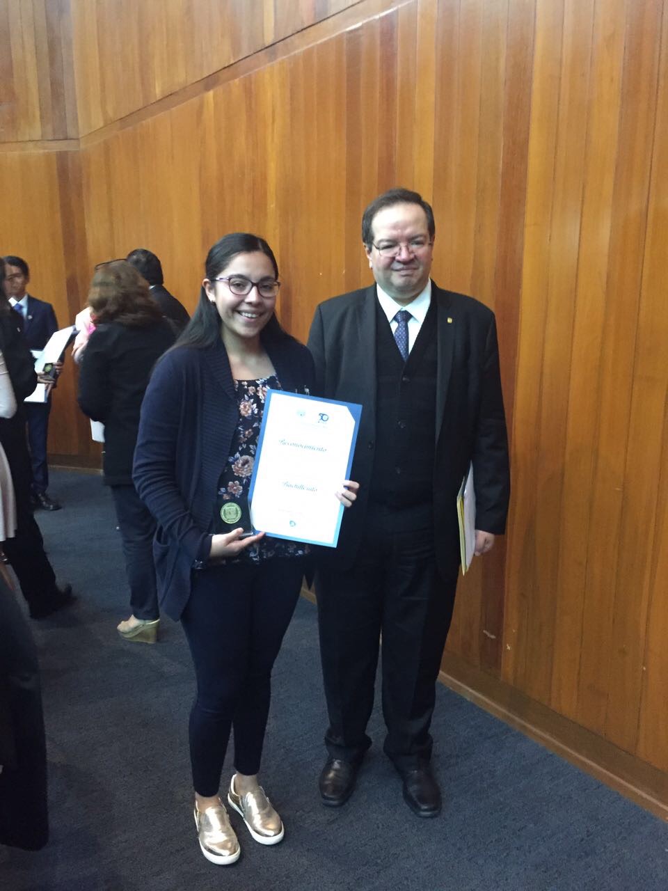 Generación 2017 - Recibiendo reconocimiento del Rector de UNAM